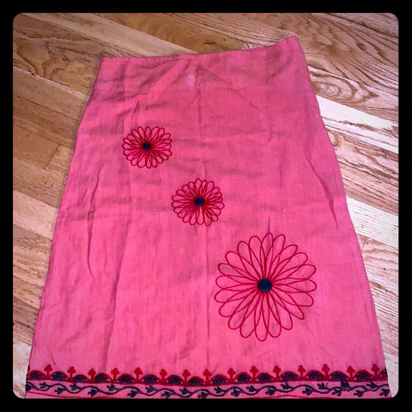 Embroidered daisy skirt - Picture 1 of 3